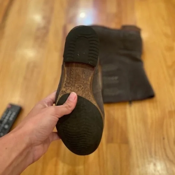 Ugg gray leather Caitlyn boots - Picture 5 of 14